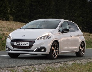 Книги по ремонту и эксплуатации Peugeot 208